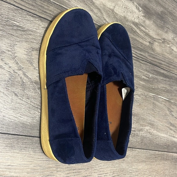 Toms shoes women size 7, cute, comfortable, great condition - Picture 2 of 3